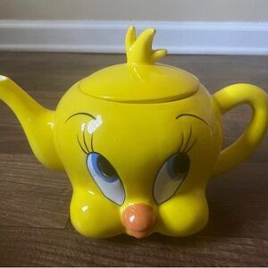 Vintage Warner Bros. Studio Store Tweety teapot